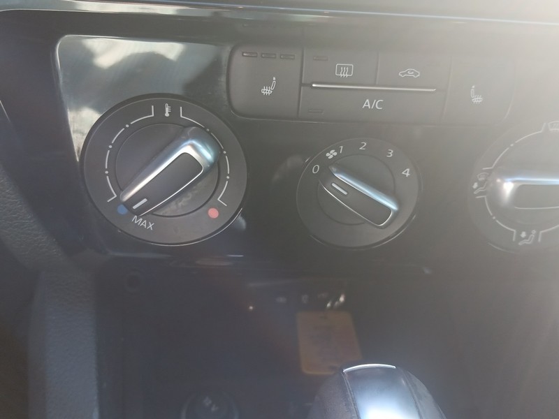 Volkswagen Jetta Vehicle Full-screen Gallery Image 22