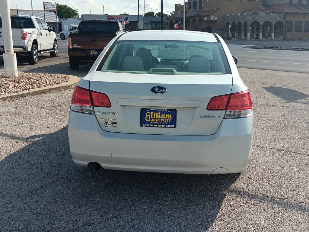 Subaru Legacy Vehicle Full-screen Gallery Image 4