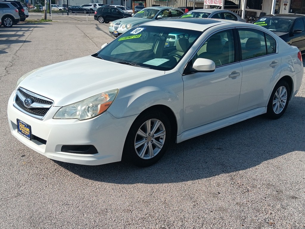 Subaru Legacy Vehicle Full-screen Gallery Image 7