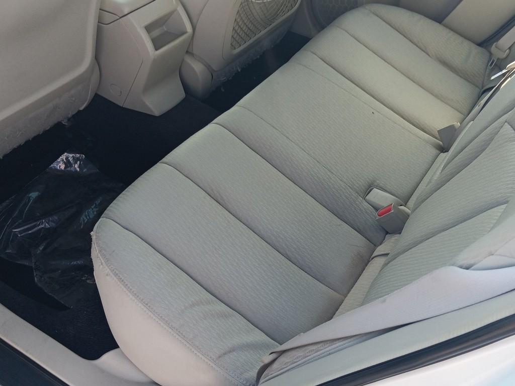 Subaru Legacy Vehicle Full-screen Gallery Image 14