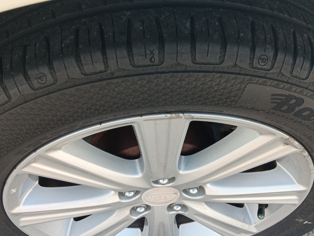 Subaru Legacy Vehicle Full-screen Gallery Image 17