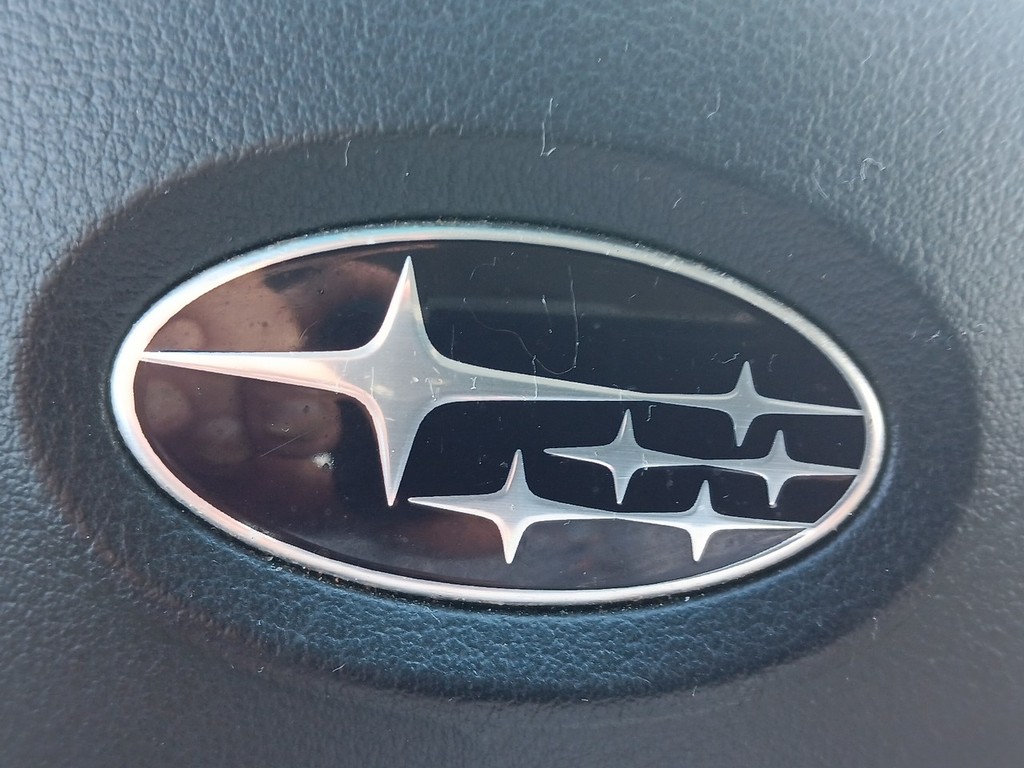 Subaru Legacy Vehicle Full-screen Gallery Image 21