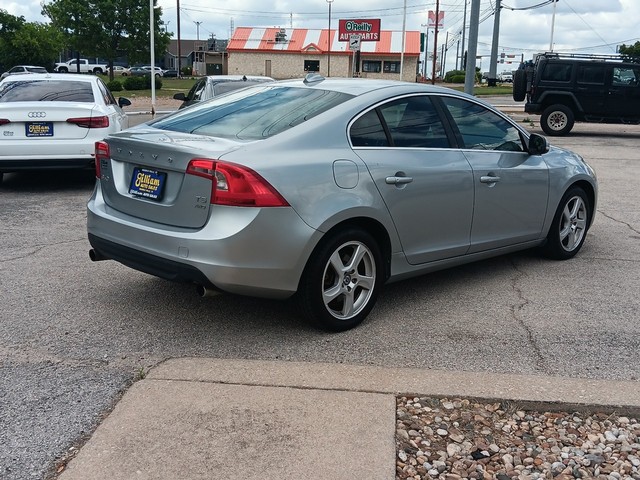 Volvo S60 Vehicle Full-screen Gallery Image 3
