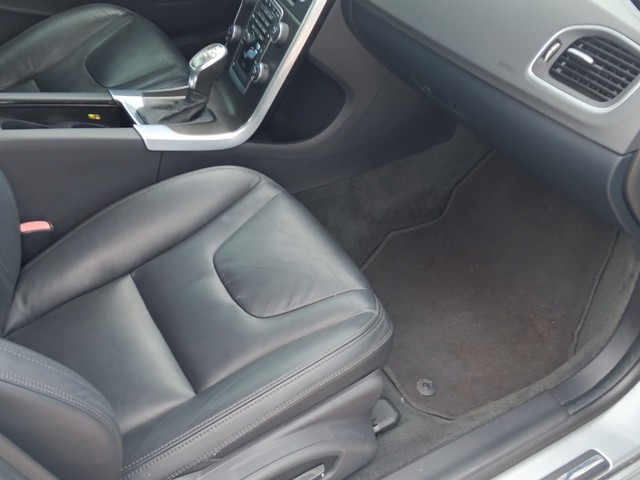 Volvo S60 Vehicle Full-screen Gallery Image 10