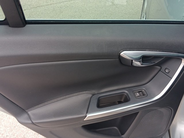 Volvo S60 Vehicle Full-screen Gallery Image 13