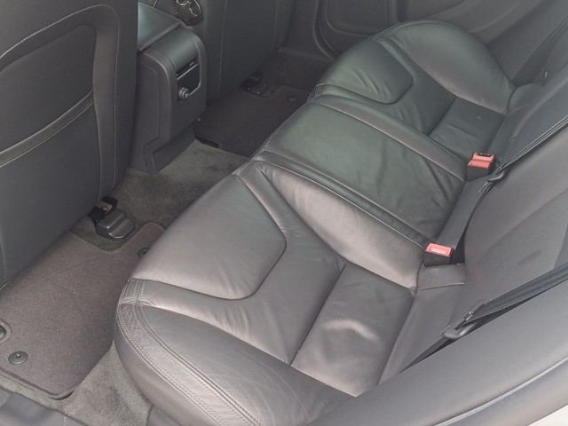 Volvo S60 Vehicle Full-screen Gallery Image 14