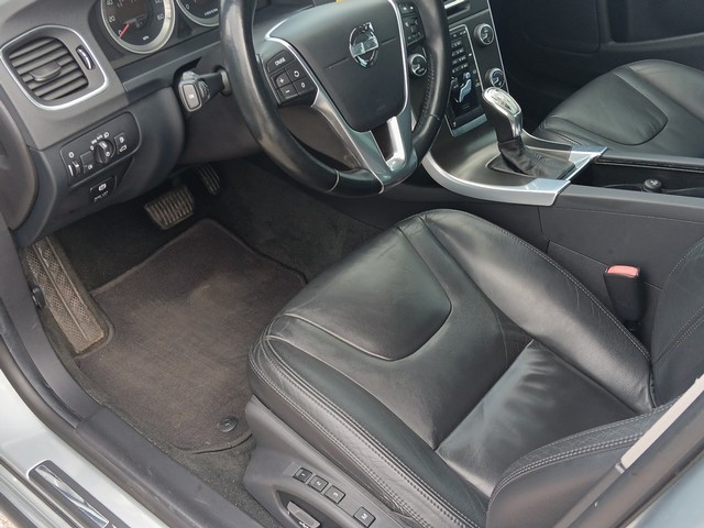 Volvo S60 Vehicle Full-screen Gallery Image 16