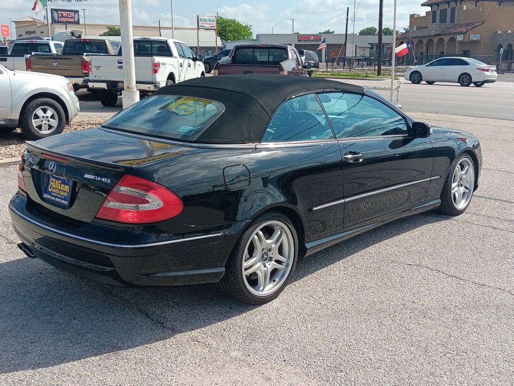 Mercedes-Benz CLK-Class Vehicle Full-screen Gallery Image 3