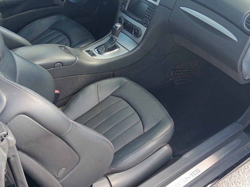 Mercedes-Benz CLK-Class Vehicle Full-screen Gallery Image 10