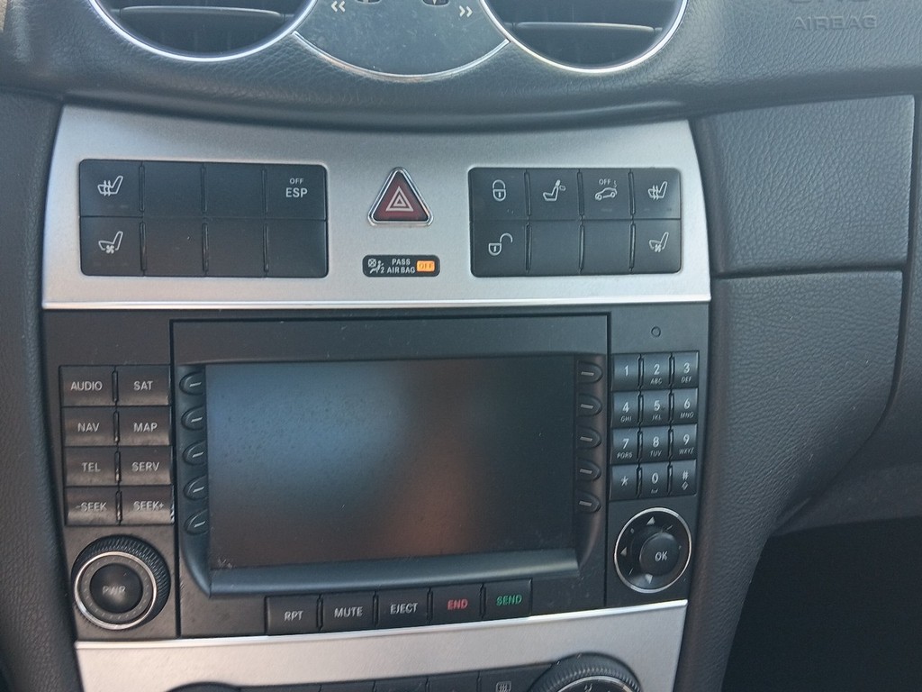 Mercedes-Benz CLK-Class Vehicle Full-screen Gallery Image 14