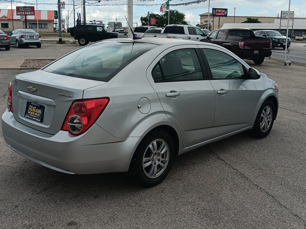 Chevrolet Sonic Vehicle Full-screen Gallery Image 03