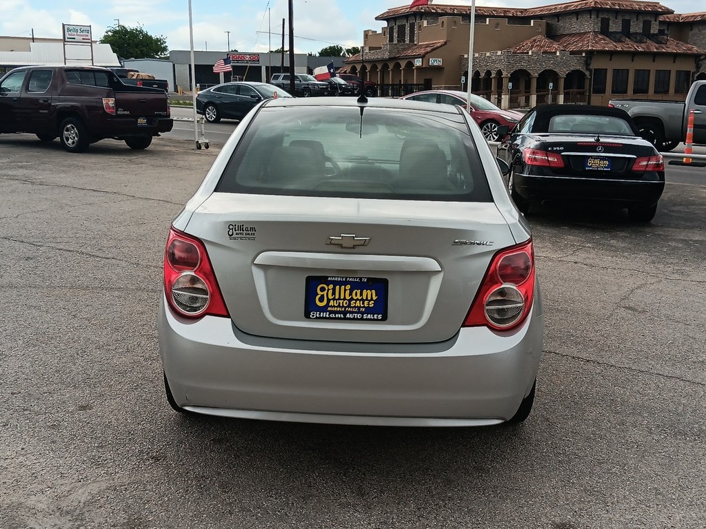 Chevrolet Sonic Vehicle Full-screen Gallery Image 04