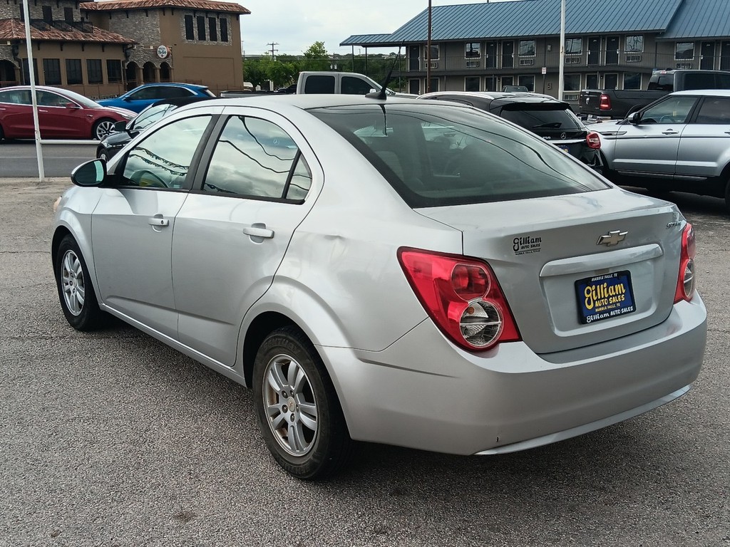 Chevrolet Sonic Vehicle Full-screen Gallery Image 05