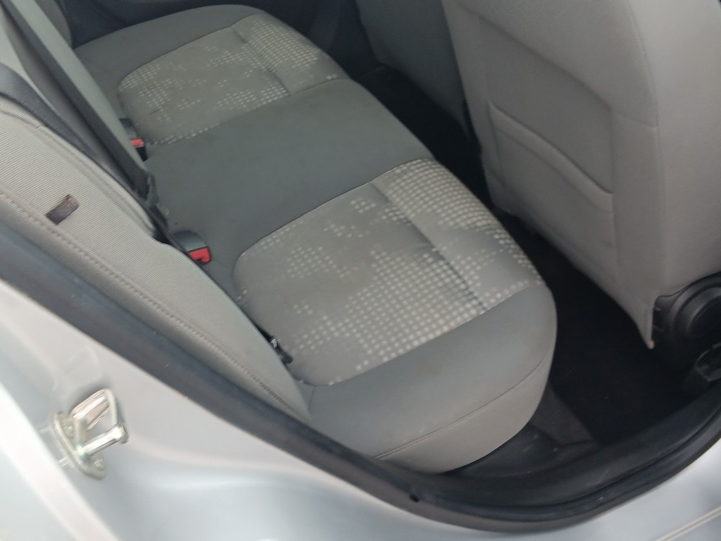 Chevrolet Sonic Vehicle Full-screen Gallery Image 12