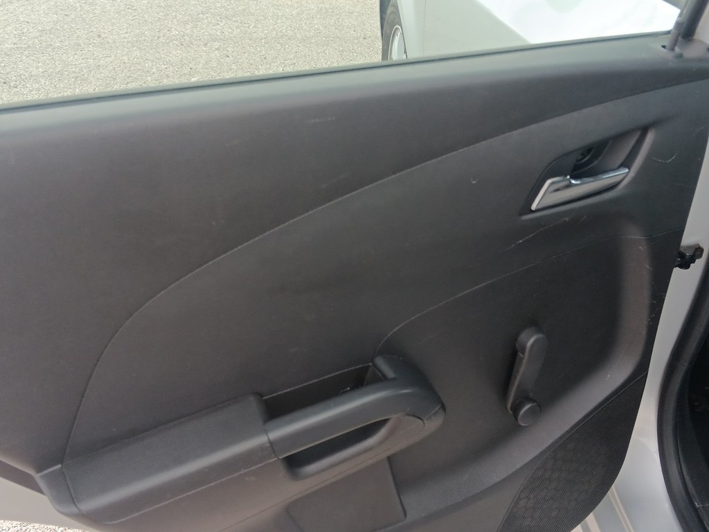 Chevrolet Sonic Vehicle Full-screen Gallery Image 13