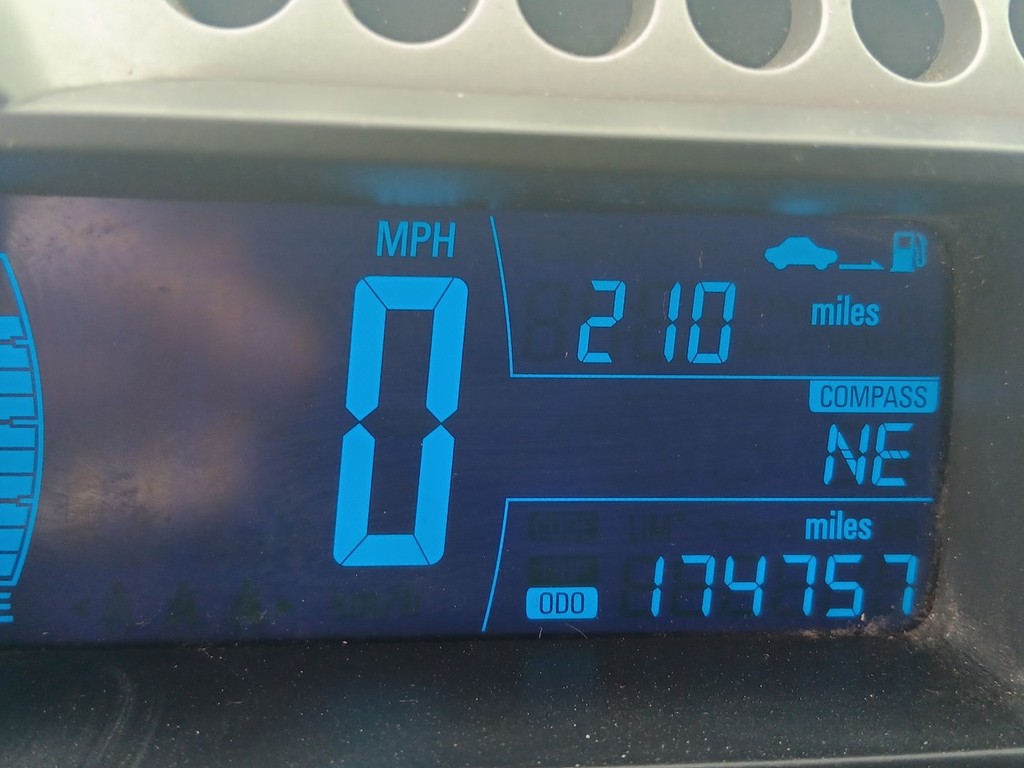 Chevrolet Sonic Vehicle Full-screen Gallery Image 18