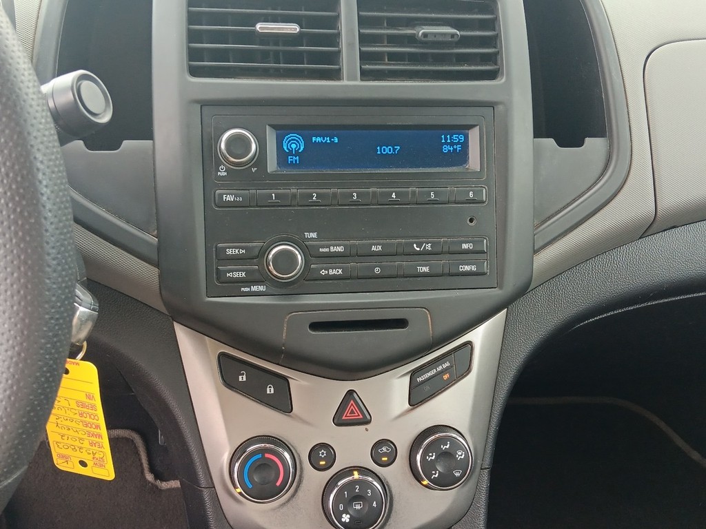 Chevrolet Sonic Vehicle Full-screen Gallery Image 19