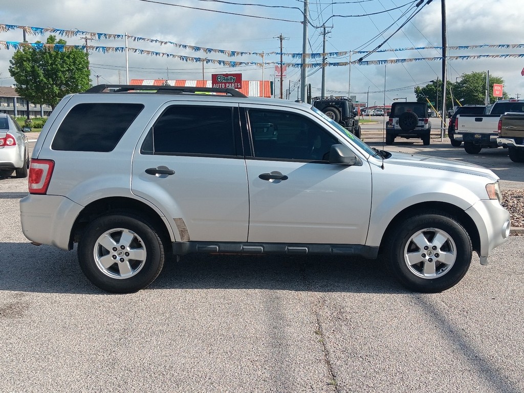 Ford Escape Vehicle Full-screen Gallery Image 02