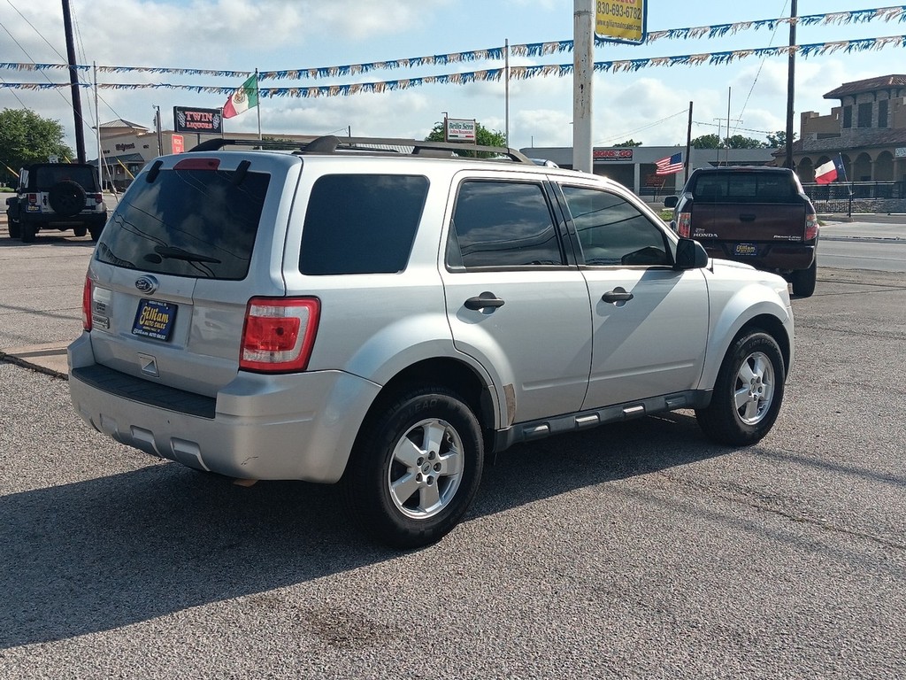 Ford Escape Vehicle Full-screen Gallery Image 03