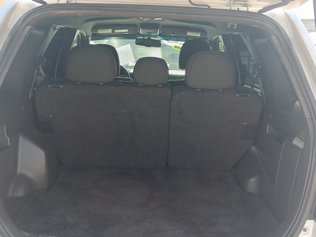 Ford Escape Vehicle Full-screen Gallery Image 05