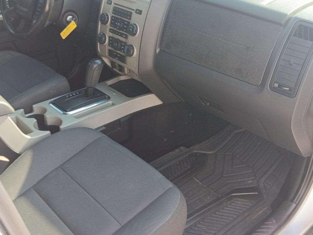 Ford Escape Vehicle Full-screen Gallery Image 11