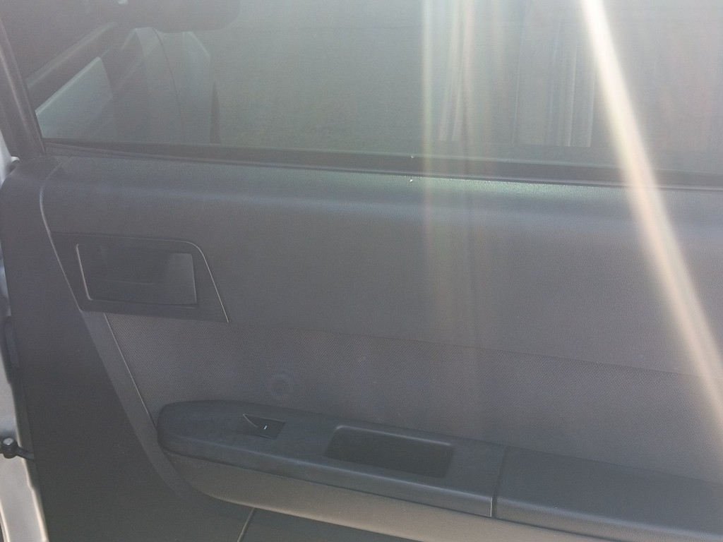 Ford Escape Vehicle Full-screen Gallery Image 12