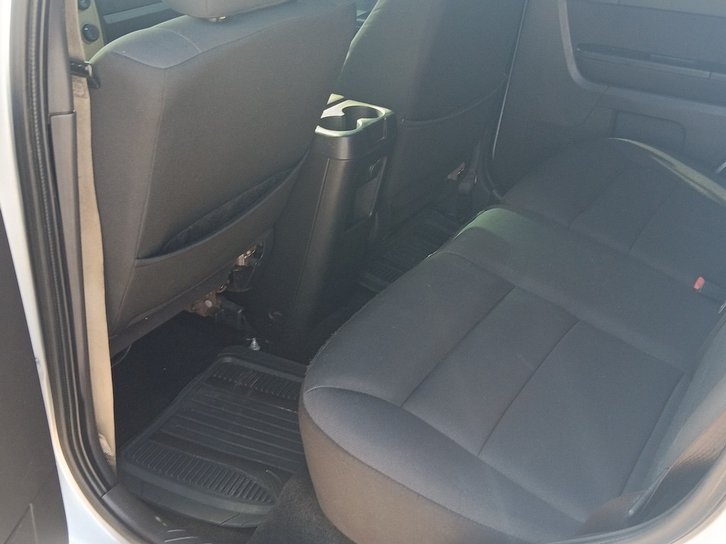 Ford Escape Vehicle Full-screen Gallery Image 15