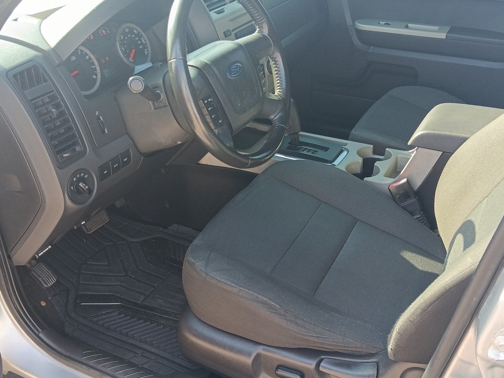 Ford Escape Vehicle Full-screen Gallery Image 17
