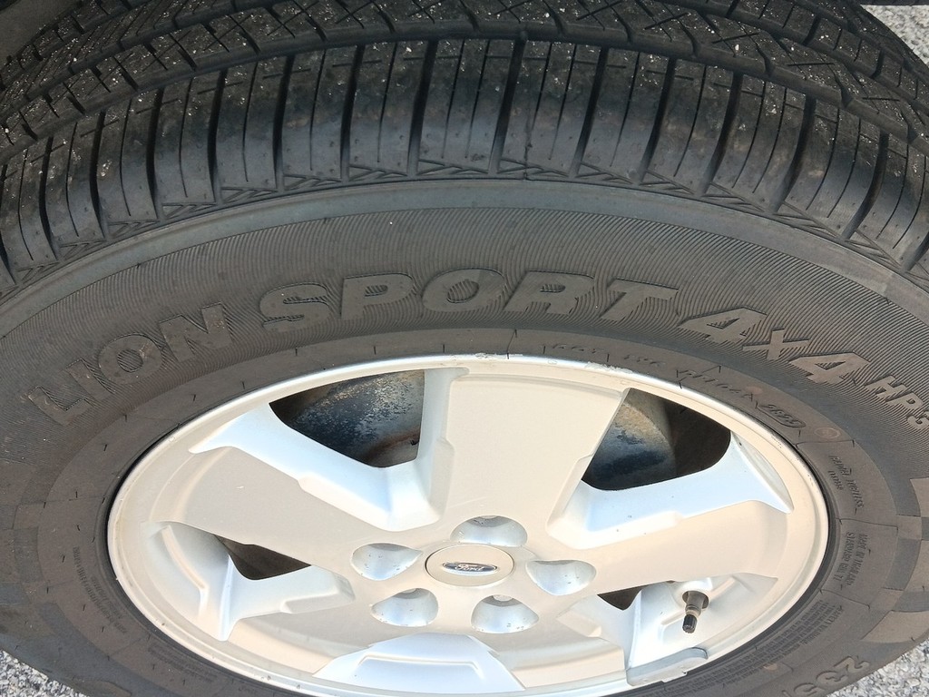Ford Escape Vehicle Full-screen Gallery Image 18