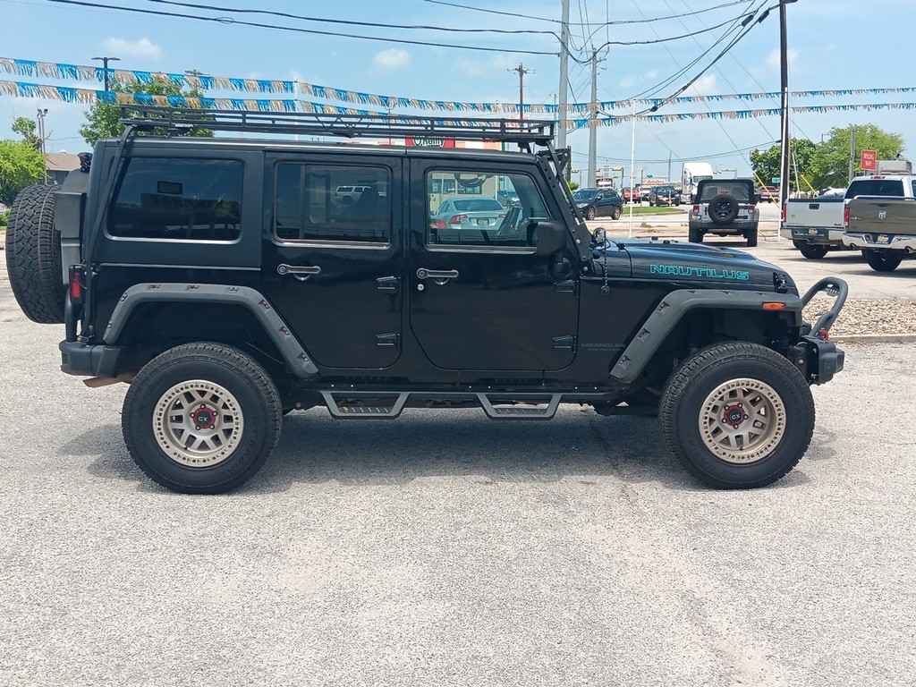 Jeep Wrangler Unlimited Vehicle Full-screen Gallery Image 2