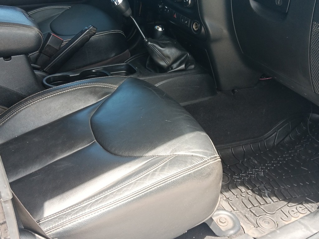 Jeep Wrangler Unlimited Vehicle Full-screen Gallery Image 10