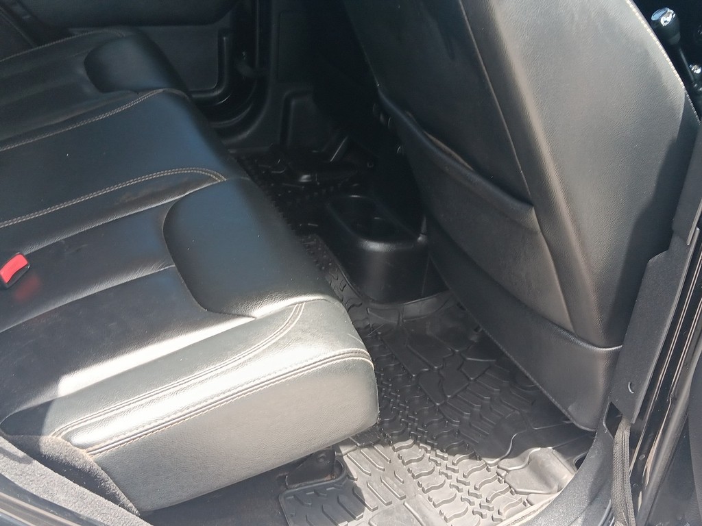 Jeep Wrangler Unlimited Vehicle Full-screen Gallery Image 12