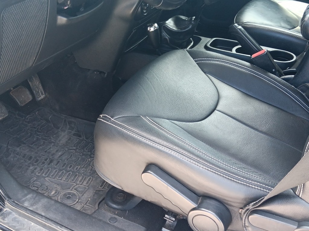 Jeep Wrangler Unlimited Vehicle Full-screen Gallery Image 16