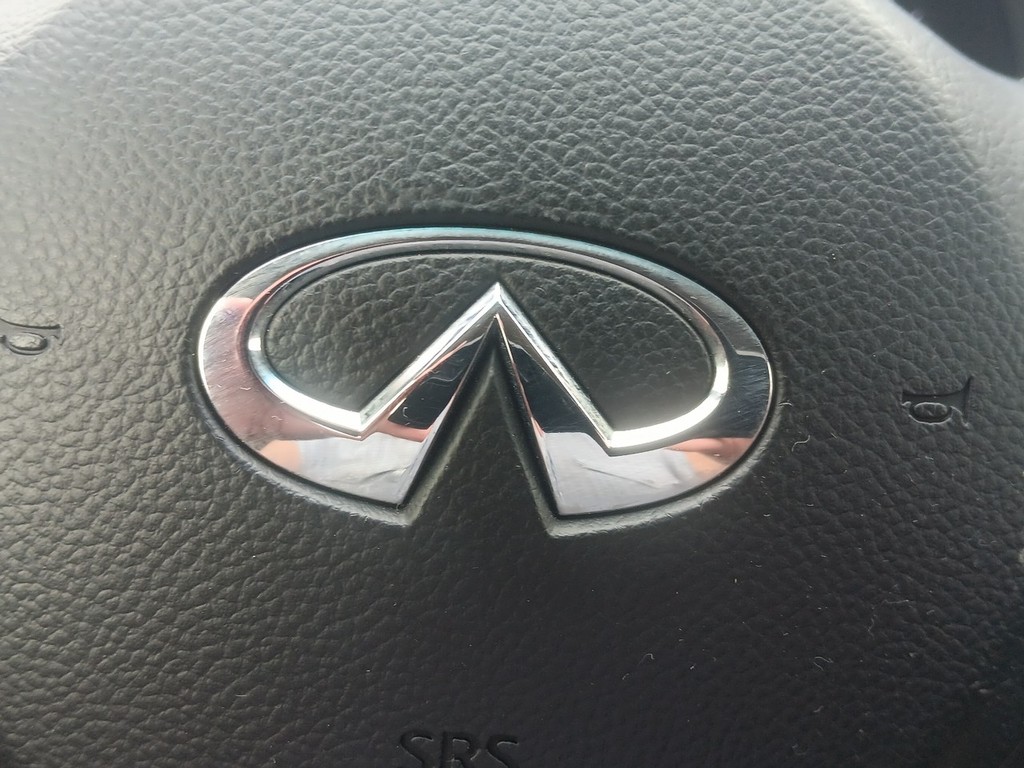 INFINITI QX70 Vehicle Full-screen Gallery Image 20