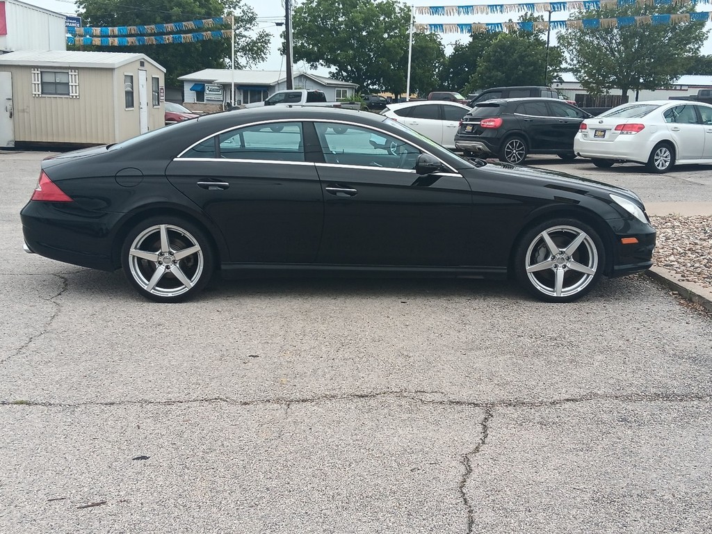 Mercedes-Benz CLS-Class Vehicle Full-screen Gallery Image 02