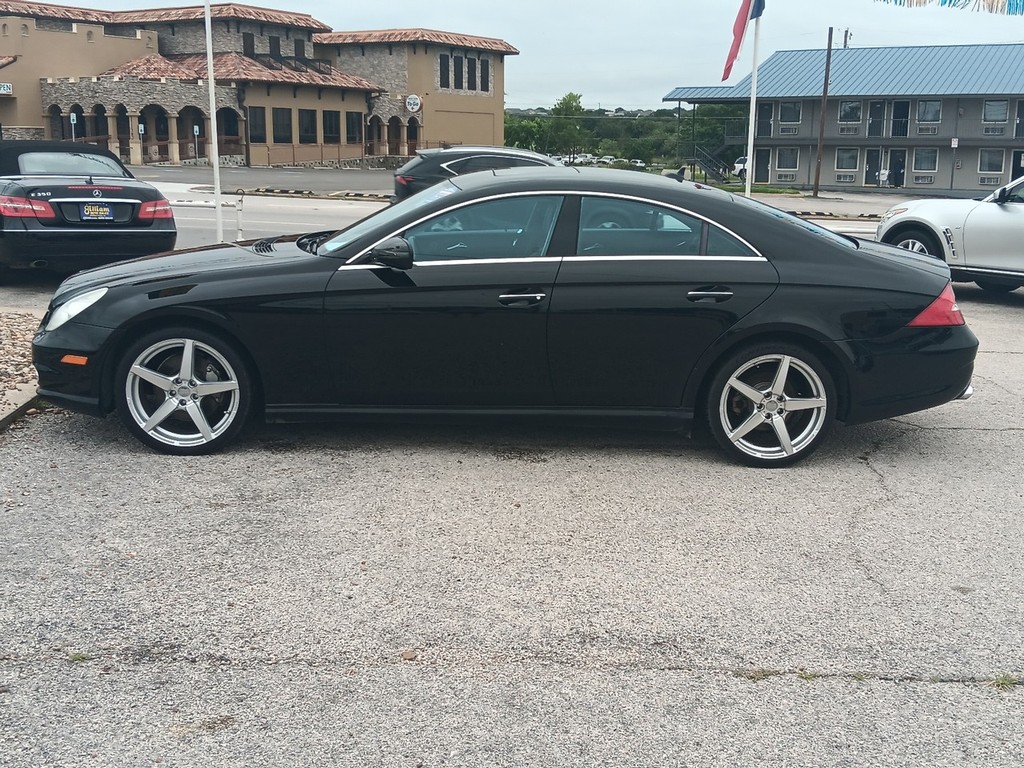 Mercedes-Benz CLS-Class Vehicle Full-screen Gallery Image 06