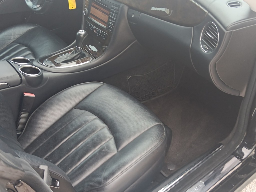 Mercedes-Benz CLS-Class Vehicle Full-screen Gallery Image 10
