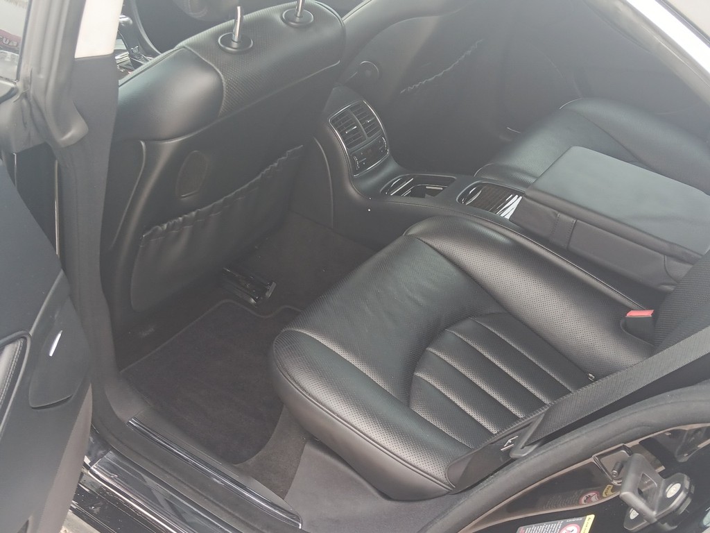 Mercedes-Benz CLS-Class Vehicle Full-screen Gallery Image 14
