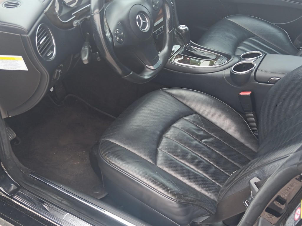 Mercedes-Benz CLS-Class Vehicle Full-screen Gallery Image 17