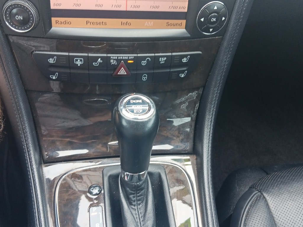 Mercedes-Benz CLS-Class Vehicle Full-screen Gallery Image 22