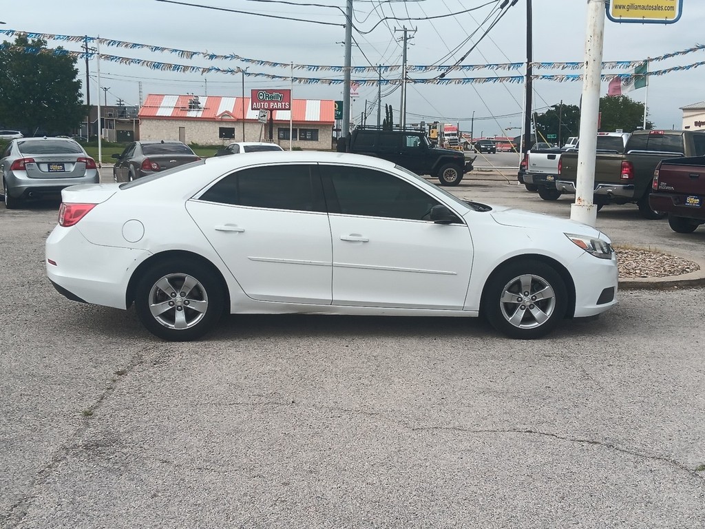 Chevrolet Malibu Vehicle Full-screen Gallery Image 2
