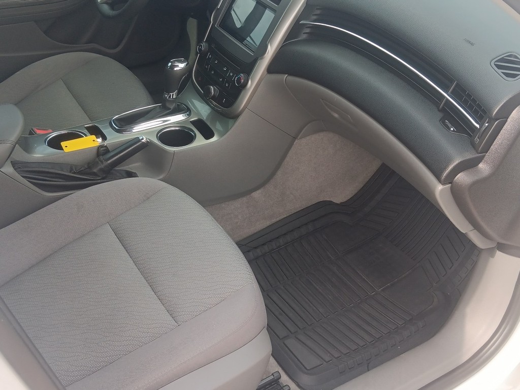 Chevrolet Malibu Vehicle Full-screen Gallery Image 10