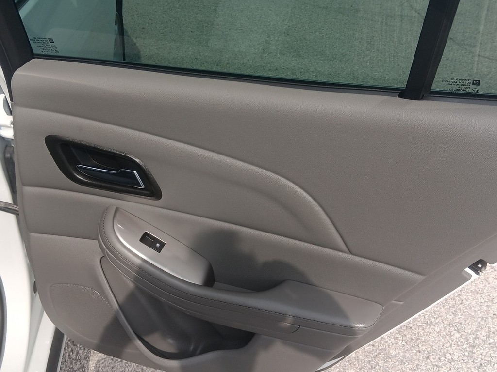 Chevrolet Malibu Vehicle Full-screen Gallery Image 11