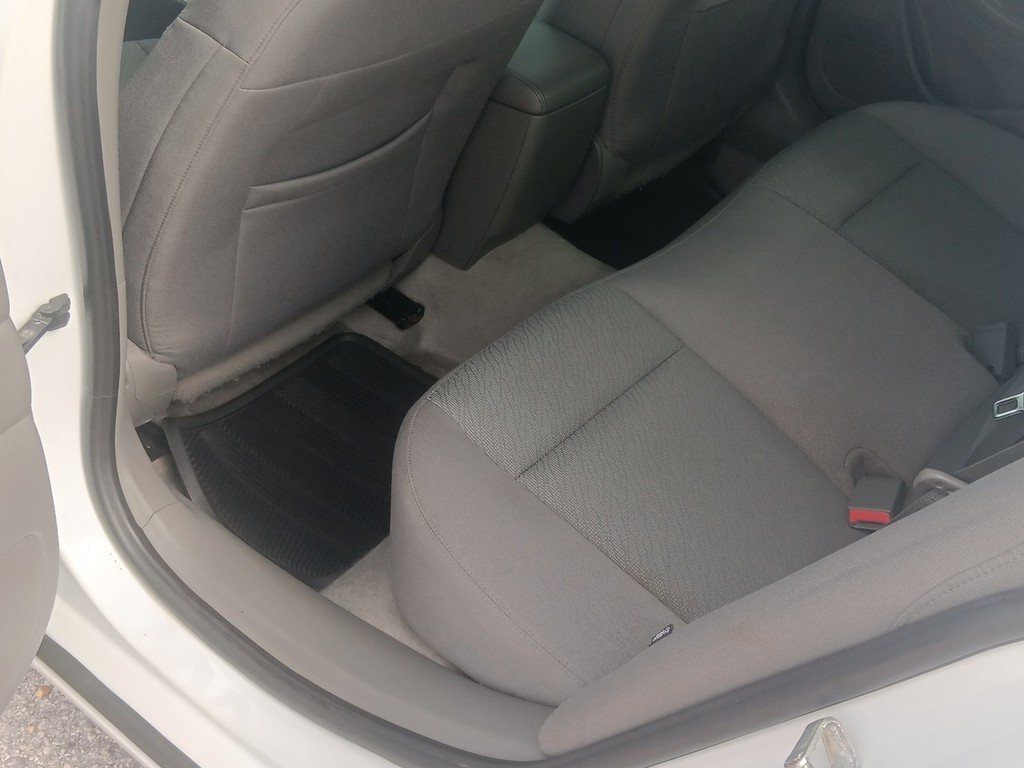 Chevrolet Malibu Vehicle Full-screen Gallery Image 14