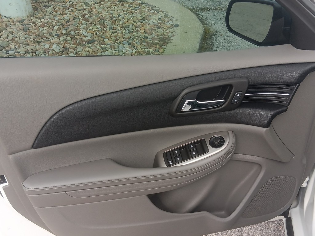 Chevrolet Malibu Vehicle Full-screen Gallery Image 15