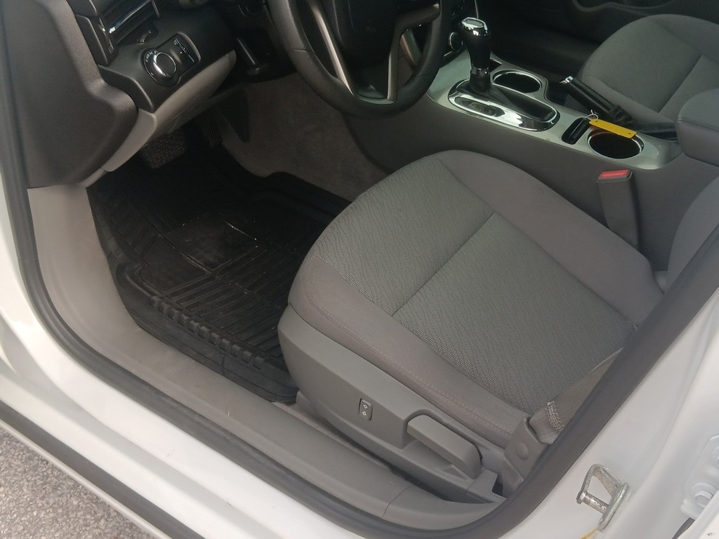 Chevrolet Malibu Vehicle Full-screen Gallery Image 16