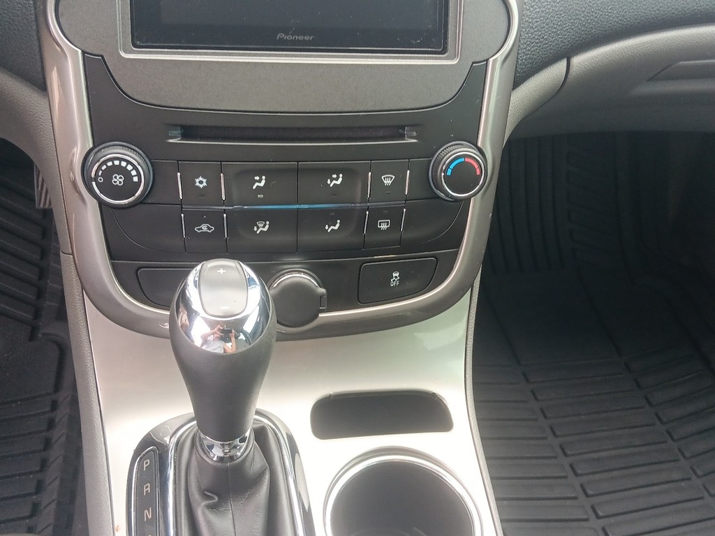 Chevrolet Malibu Vehicle Full-screen Gallery Image 20