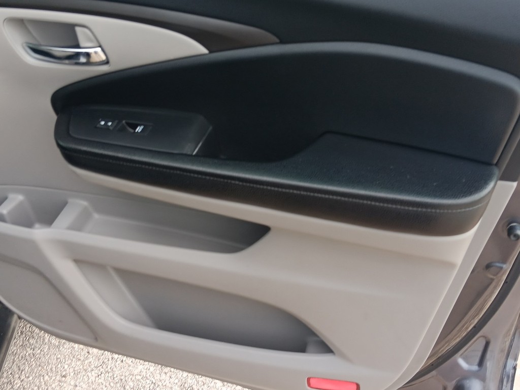 Honda Pilot Vehicle Full-screen Gallery Image 10