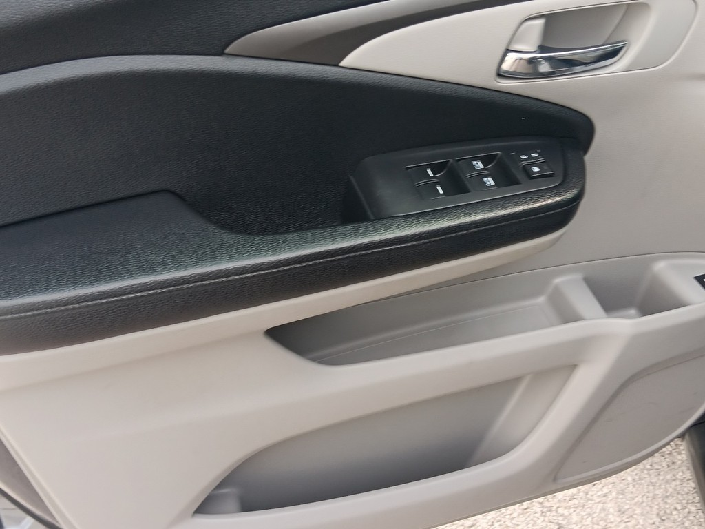 Honda Pilot Vehicle Full-screen Gallery Image 17
