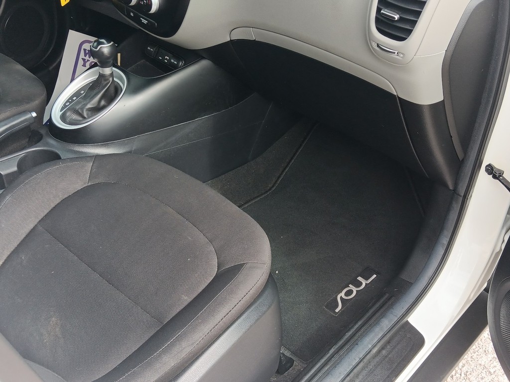 Kia Soul Vehicle Full-screen Gallery Image 10